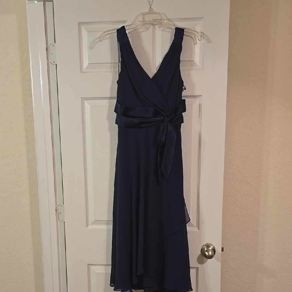 Elegant Navy Blue Sleeveless Dress
